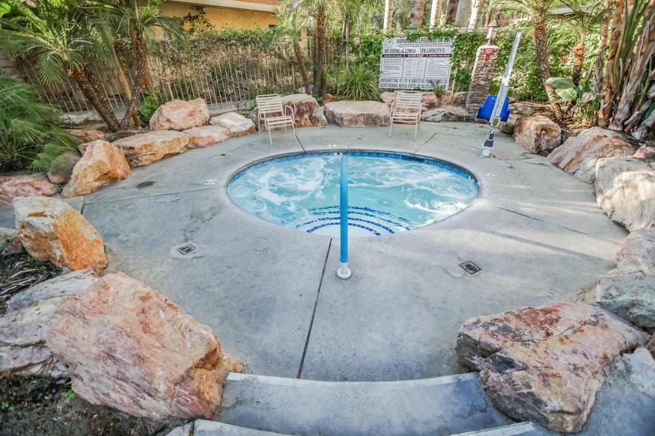 Palm Springs Tennis Club Екстериор снимка